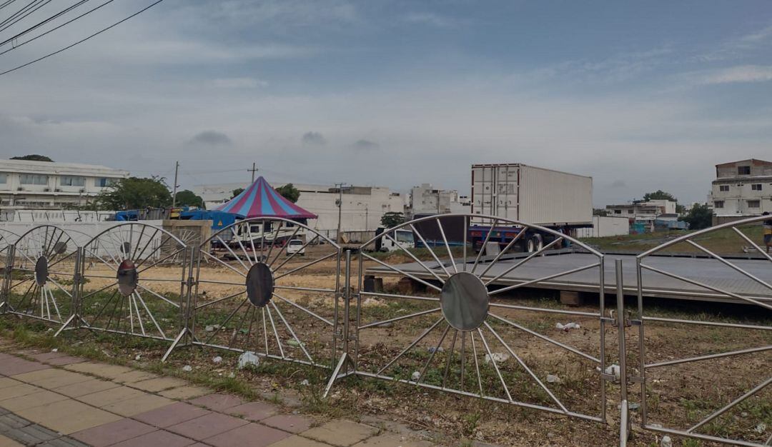 Las atracciones mecánicas fueron cuestionadas por estar a escasos metros de la Clínica Blas de Lezo