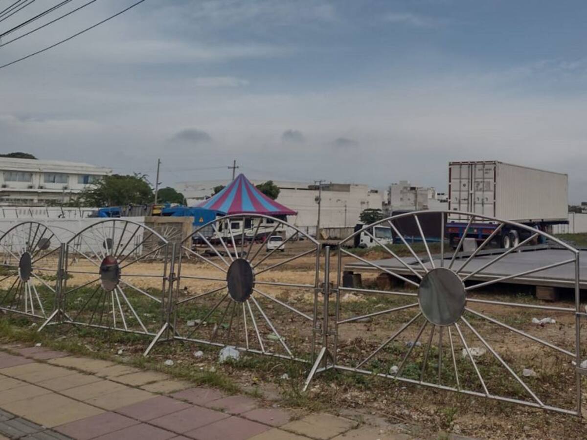 Pese a críticas sigue instalación de parque de diversiones en El Country