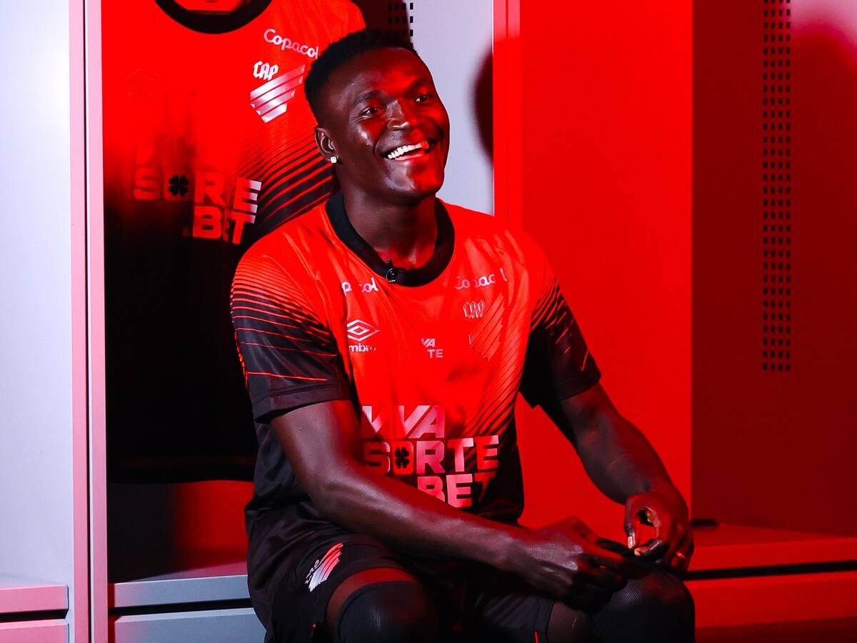 Como una estrella: Así fue anunciado Kevin Viveros por Athletico Paranaense