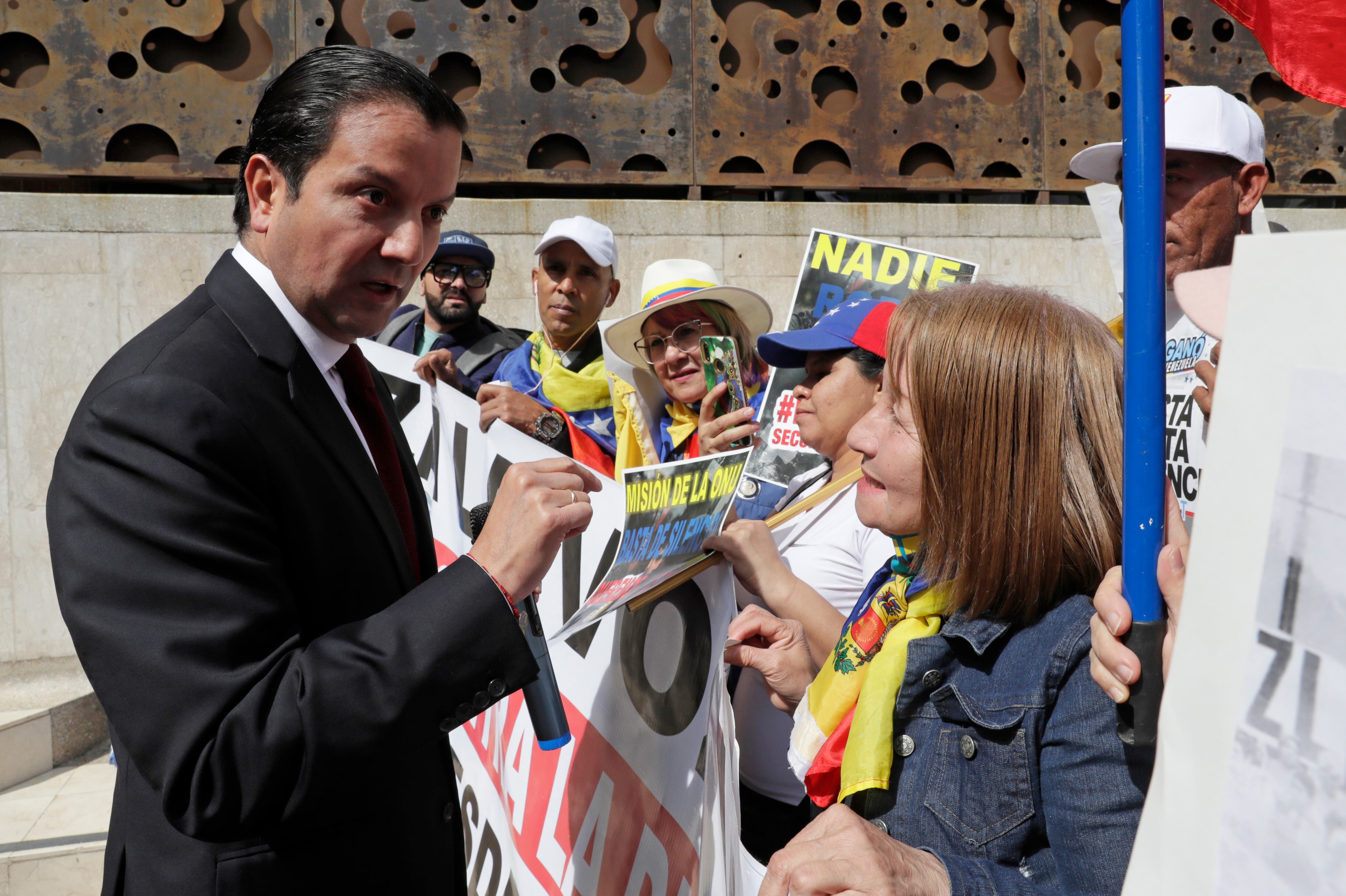 Congresistas y senadores colombianos se reunieron para radicar la carta que le solicita al Alto Comisionado para Derechos Humanos de la ONU que reconozca el triunfo electoral de Edmundo González. ( Foto: EFE )