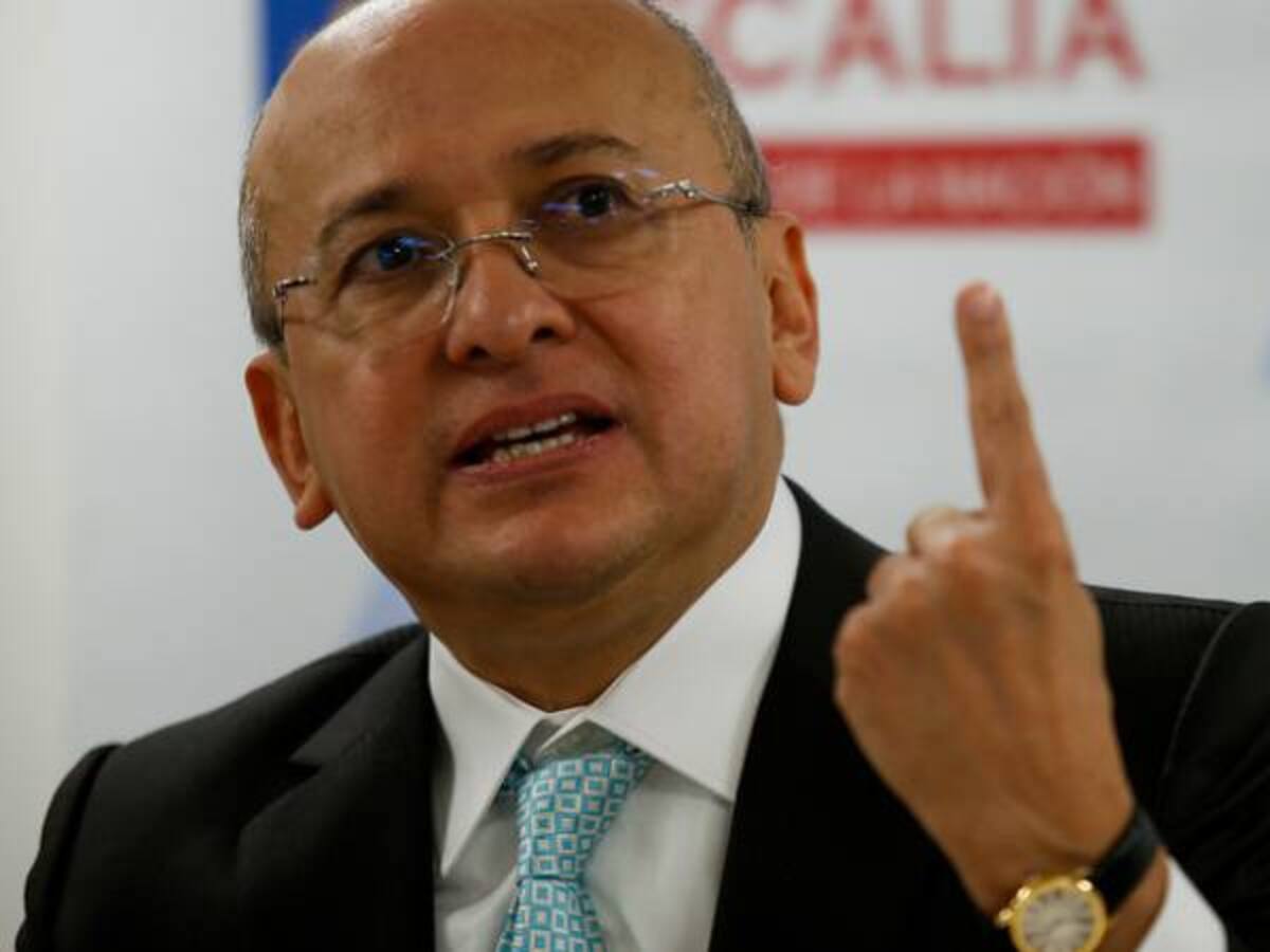 Fiscal firma directriz que permitirá a Fuerza Pública bombardear las bacrim