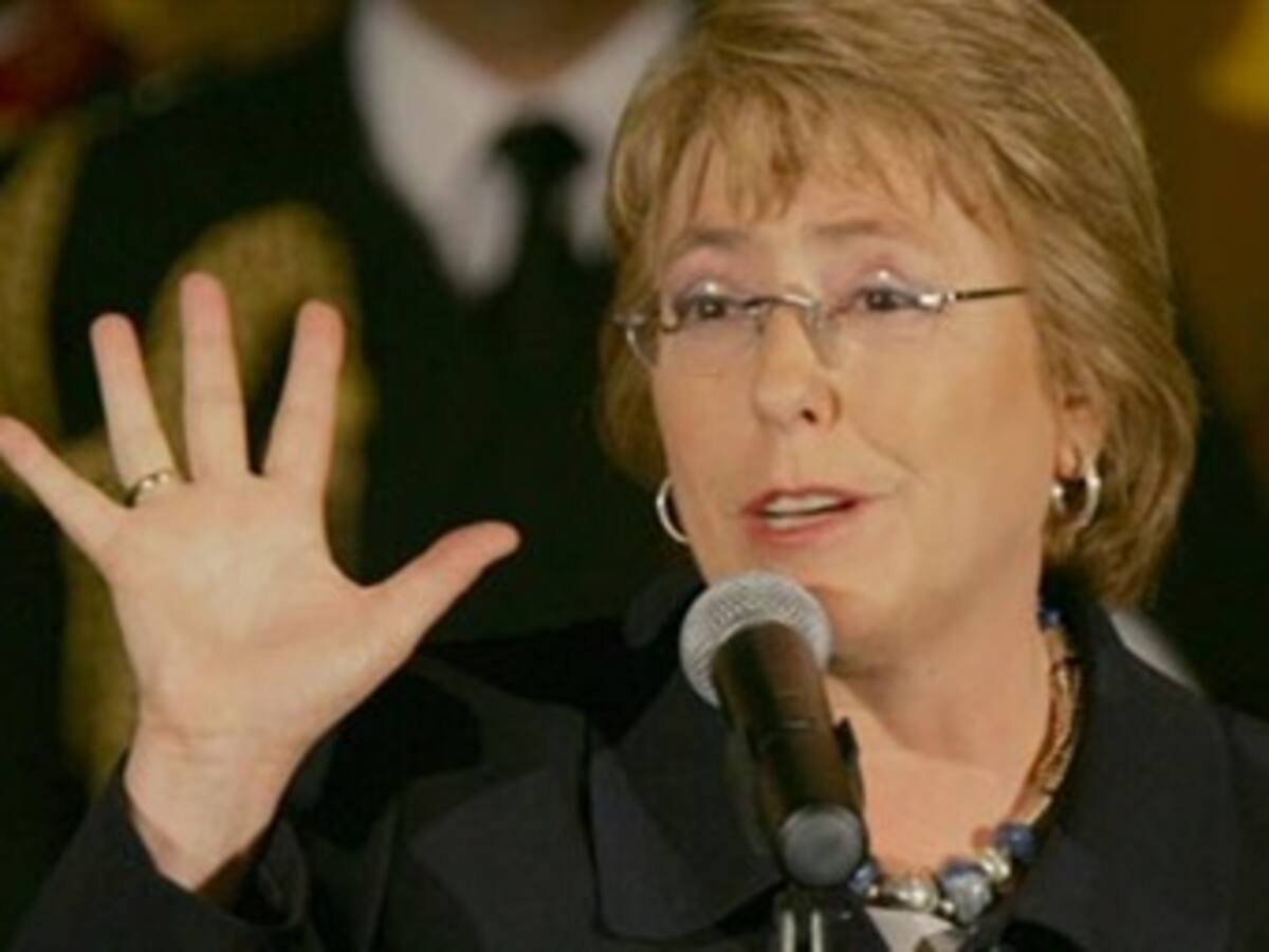 Michelle Bachelet habló con Caracol Radio