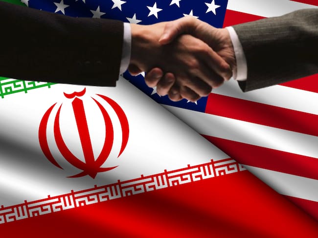 Imagen de referencia. Banderas Irán y EE. UU. - Manos estrechándose: Getty Images.