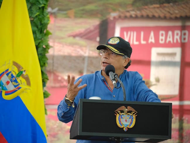 Petro no reacciona basándose en la ley, sino en su víscera: María Elvira Salazar, congresista de EEUU