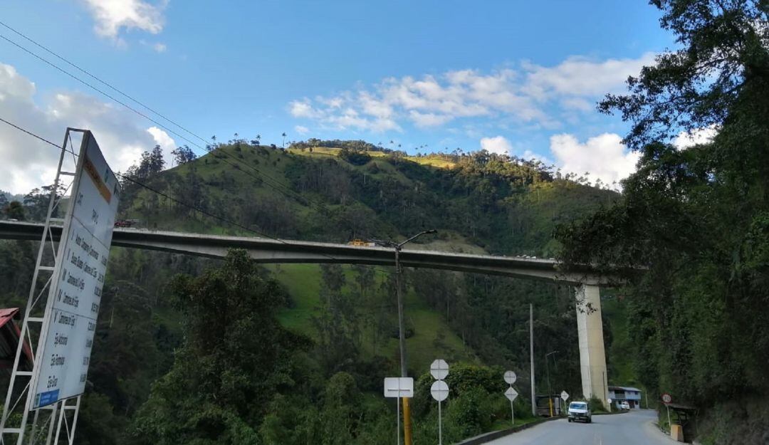 La emergencia se declaró por los daños en la vía. 