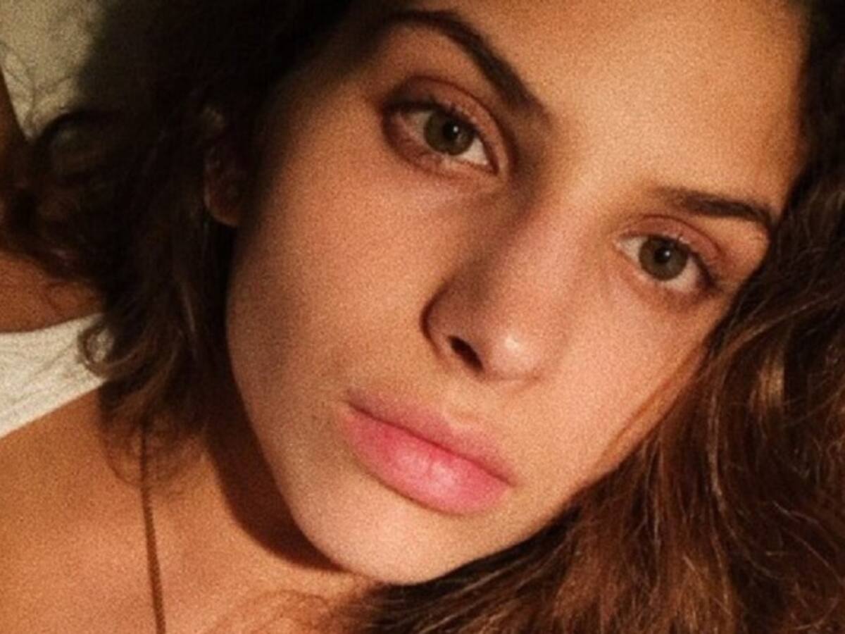 Sofía Estrada protesta contra violencia a través de sus prendas de vestir