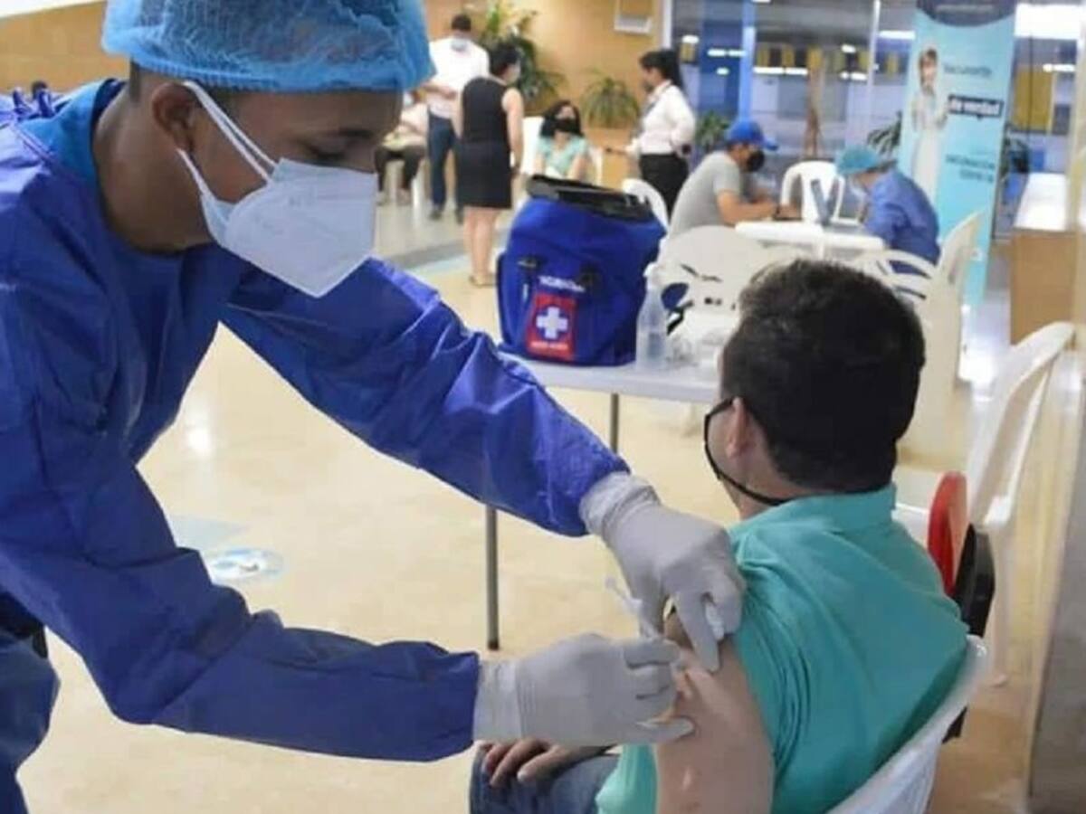 Habilitaron cinco centros comerciales para vacunación COVID-19 en Cartagena