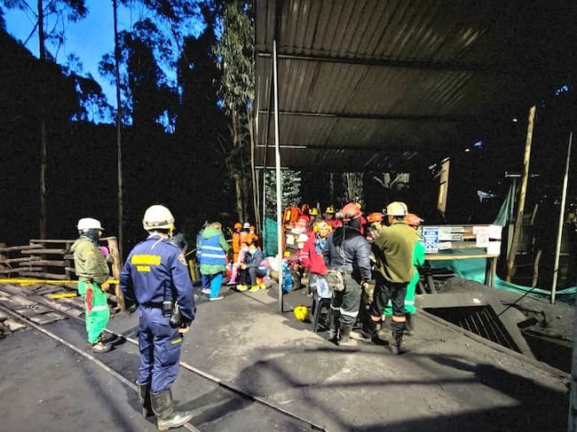 4 mineros fallecieron tras la explosión de una mina en Sutatausa: 3 mineros siguen atrapados