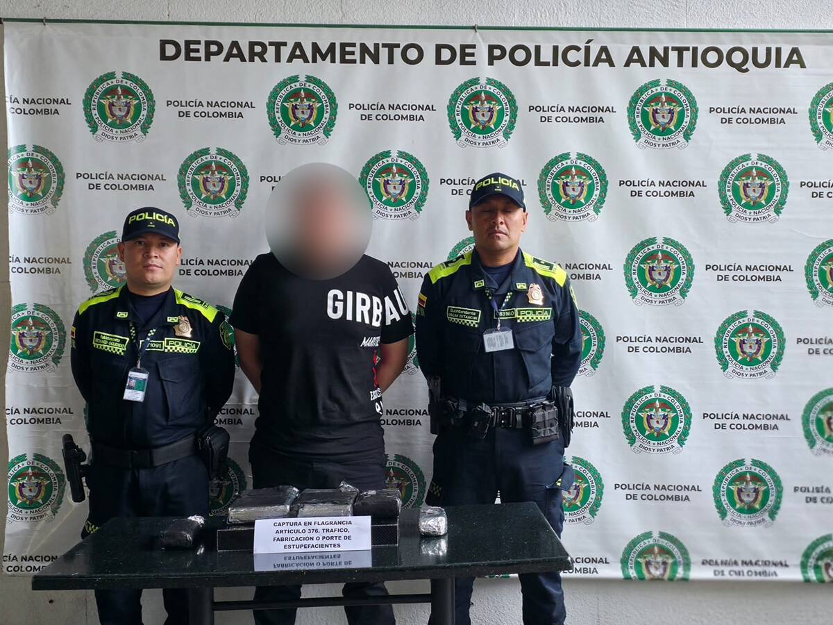 Dos capturados en el aeropuerto de Rionegro transportando cinco kg de cocaína