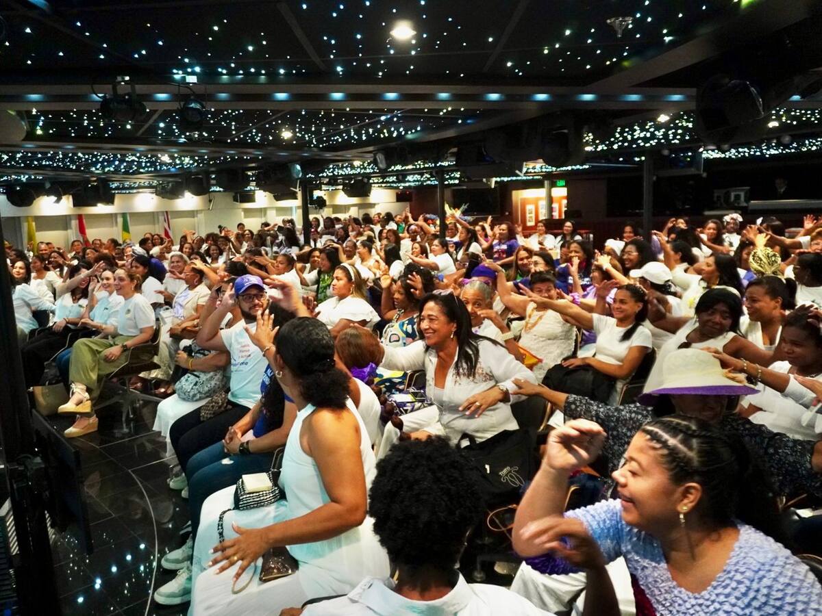 Seminario de liderazgo femenino “Mujer de Éxito”, a bordo del crucero Freenwinds