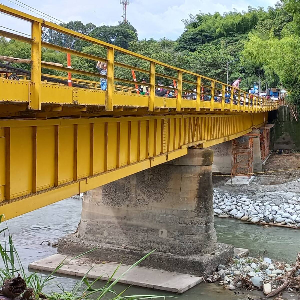Gremios en Quindío a la expectativa por resultados de prueba de carga en puente Barragán