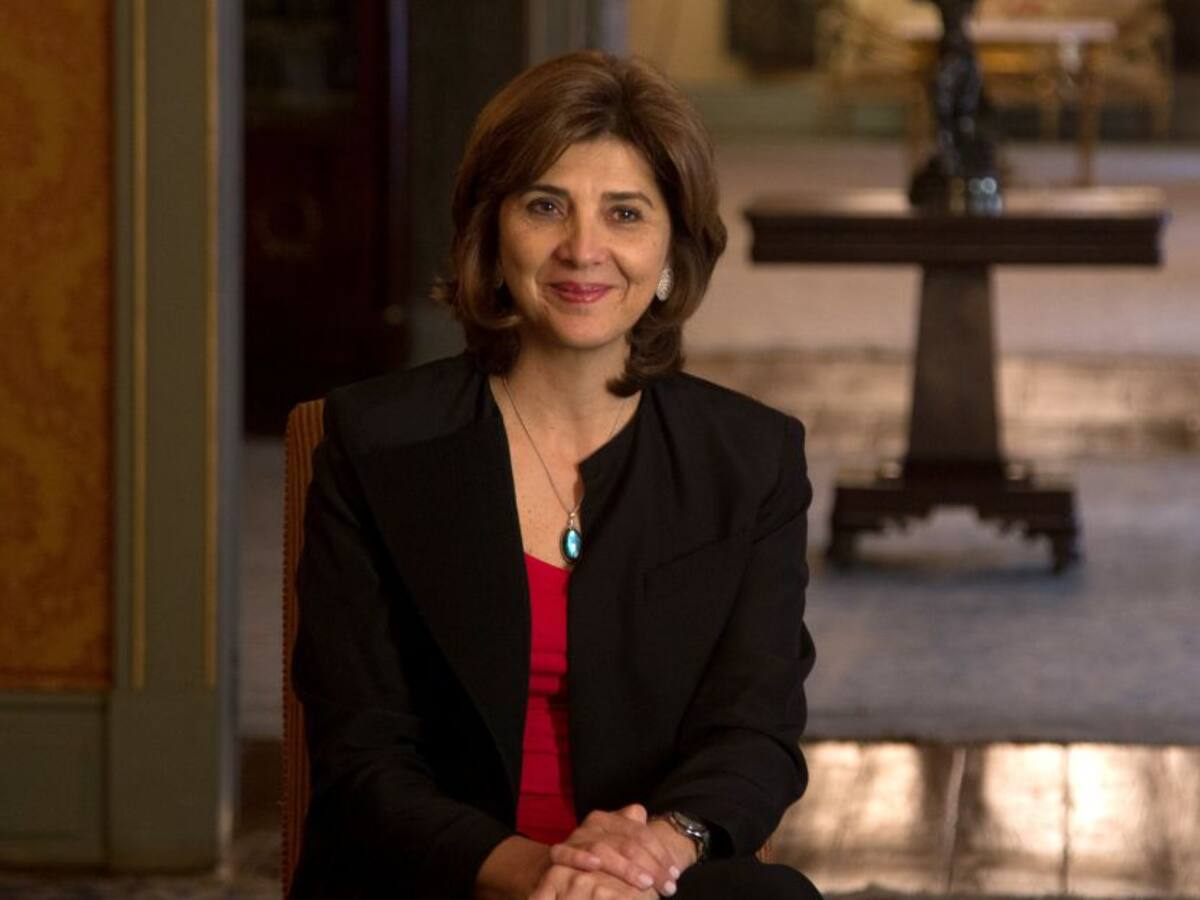 “Con mi cédula votamos dos”: Excanciller María Ángela Holguín