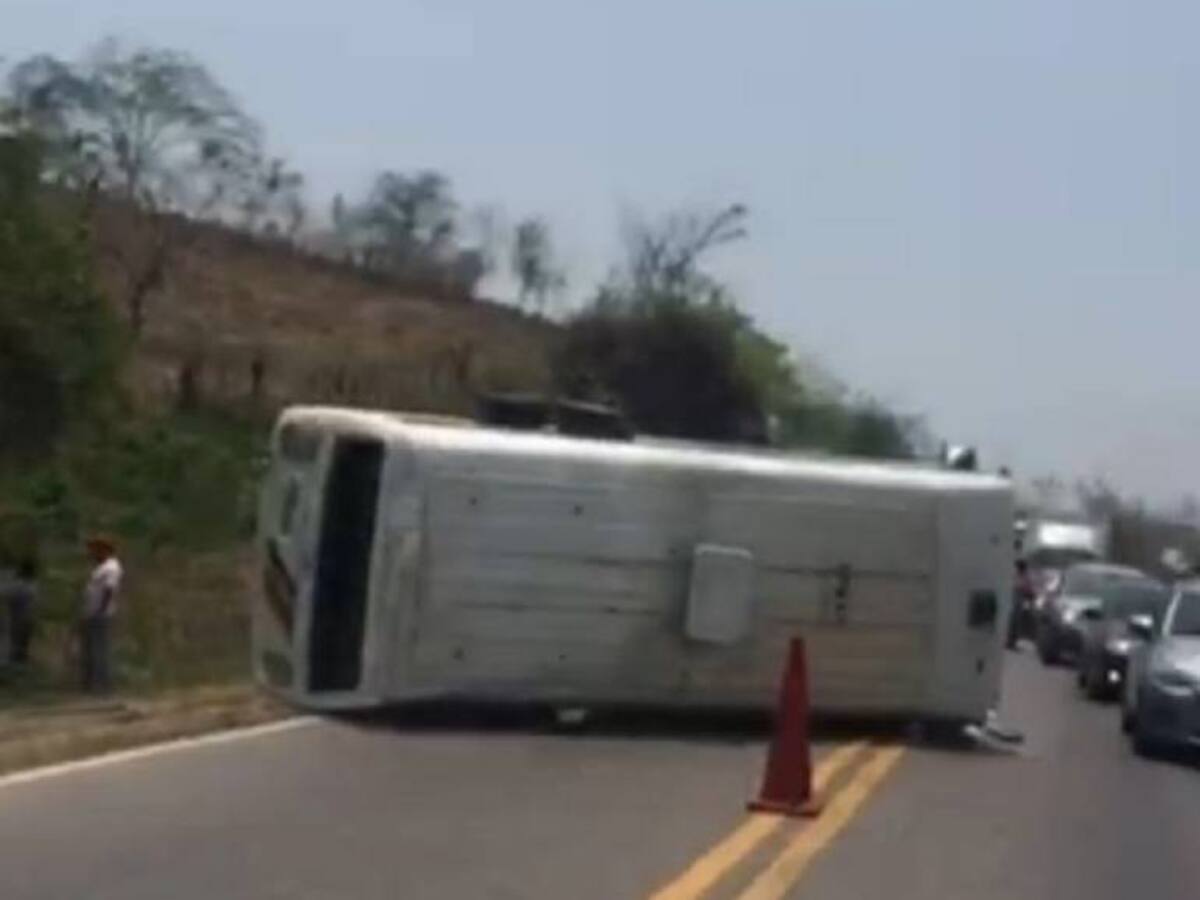 Más de 20 heridos deja el volcamiento de un bus en los Montes de María