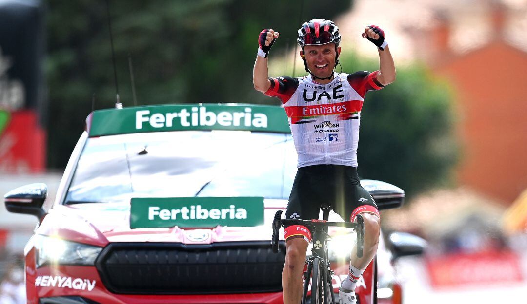 Rafał Majka ganando la etapa 15 de La Vuelta a España 2021
