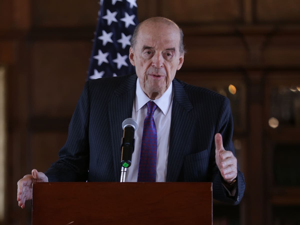 Controversia por código de vestuario en la Cancillería