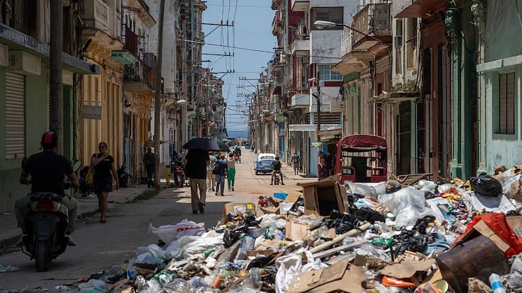 Así está la crisis en Cuba: constantes cortes de electricidad y acumulación de basuras