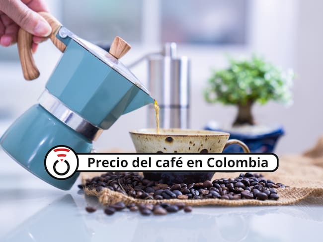 De fondo: Hombre sirviendo café desde una tetera (crédito: Getty Images)
