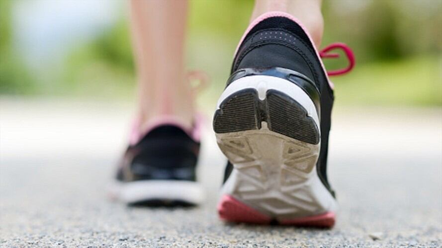 Los cinco sorprendentes beneficios de caminar, según Harvard. Foto: Getty Images