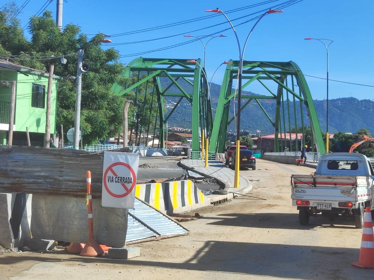 En agosto entregan puente que conecta en 5 minutos al parque de Girón con el Anillo Vial