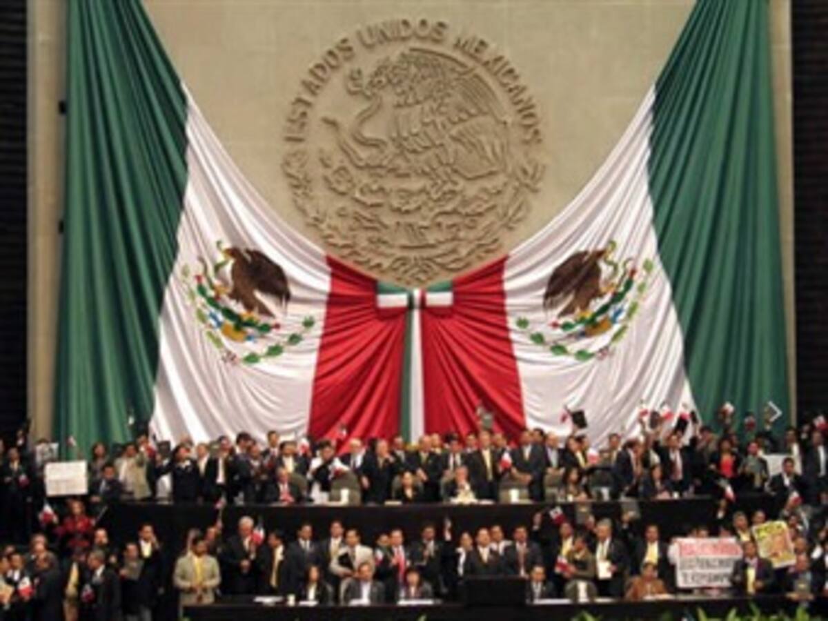 Congreso mexicano aprueba reforma petrolera tras 7 meses de debates
