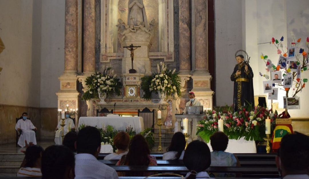 Decenas de cartageneros se unieron a esta celebración en torno a quien se declaró ante el mundo como “esclavo de los esclavos“.