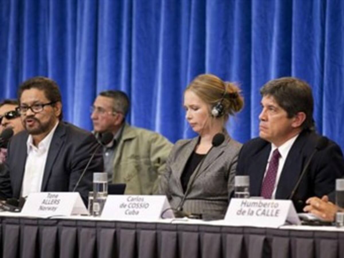 Un 71 % respalda al Gobierno del Presidente Santos en el proceso de paz con las FARC
