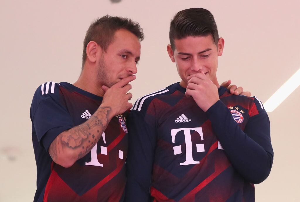Rafinha y James Rodríguez previo a un partido del Bayern Múnich en 2017 / Getty Images