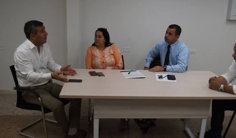 Alcalde de Los Patios Diego González, la directora del AMC Gloria Patricia Gallego y el saliente subdirector de Transporte y Valorización del AMC José Gregorio Botello