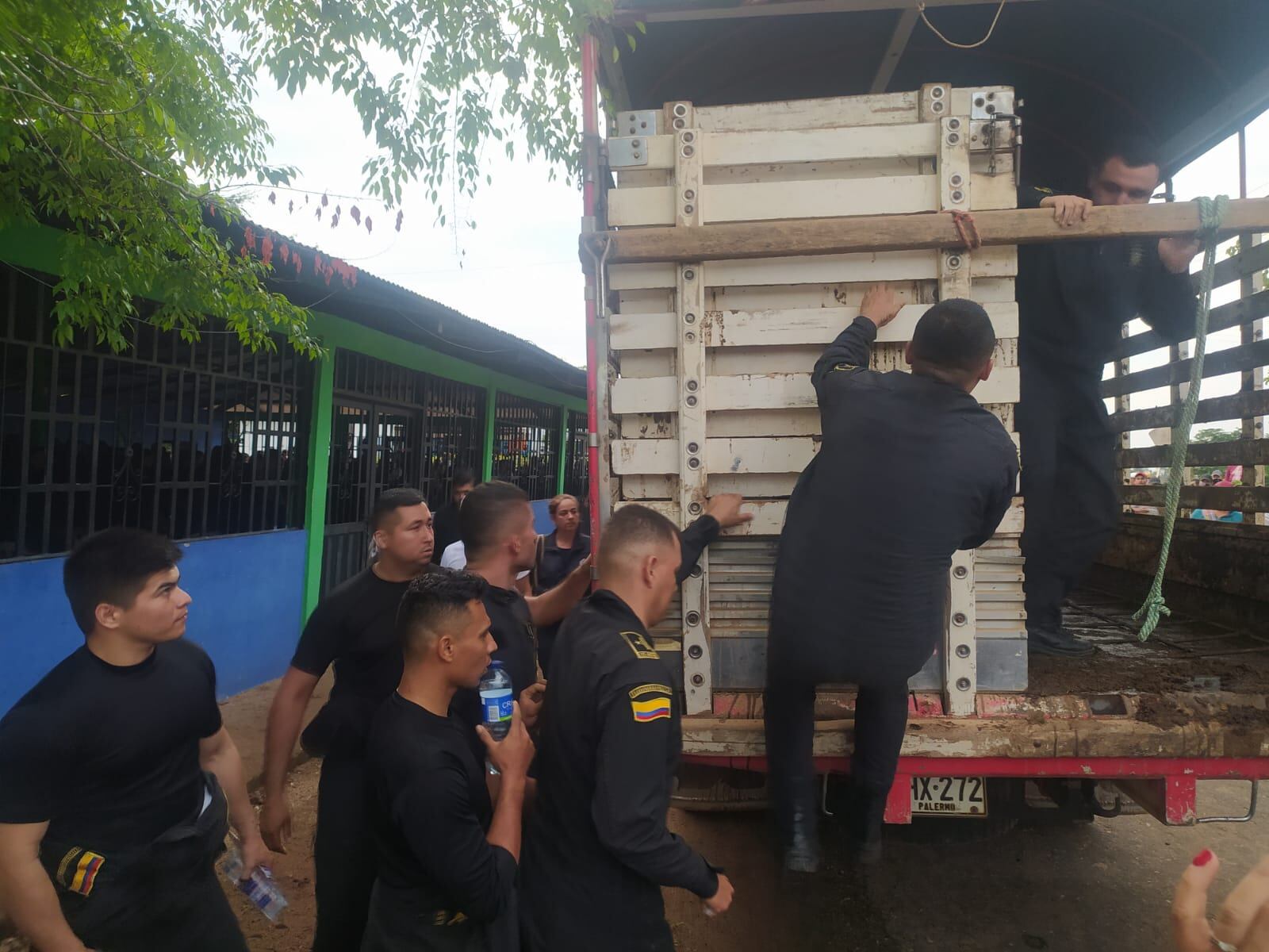 Petro confirma que policías y funcionarios detenidos en Caquetá fueron liberados - Cortesía