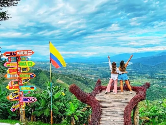 Tiene como objetivo recorrer todo el departamento, destacando sus múltiples destinos turísticos y la creciente inversión en infraestructura que ha tenido este sector de la economía en diferentes lugares.