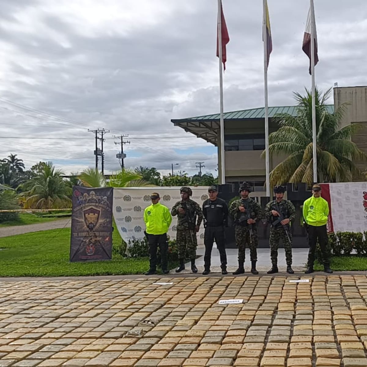 incautan más de 12 toneladas de marihuana ocultas en embarcación en Putumayo