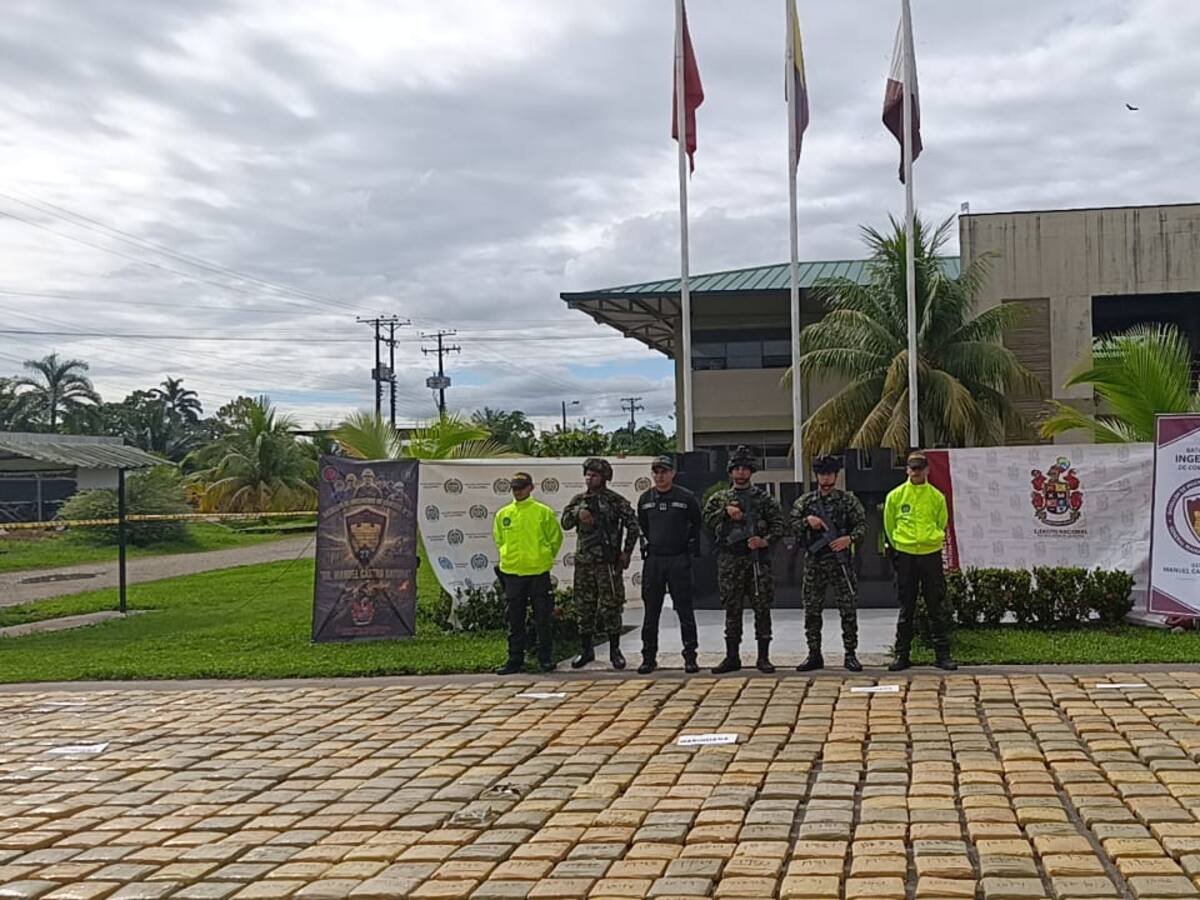 incautan más de 12 toneladas de marihuana ocultas en embarcación en Putumayo