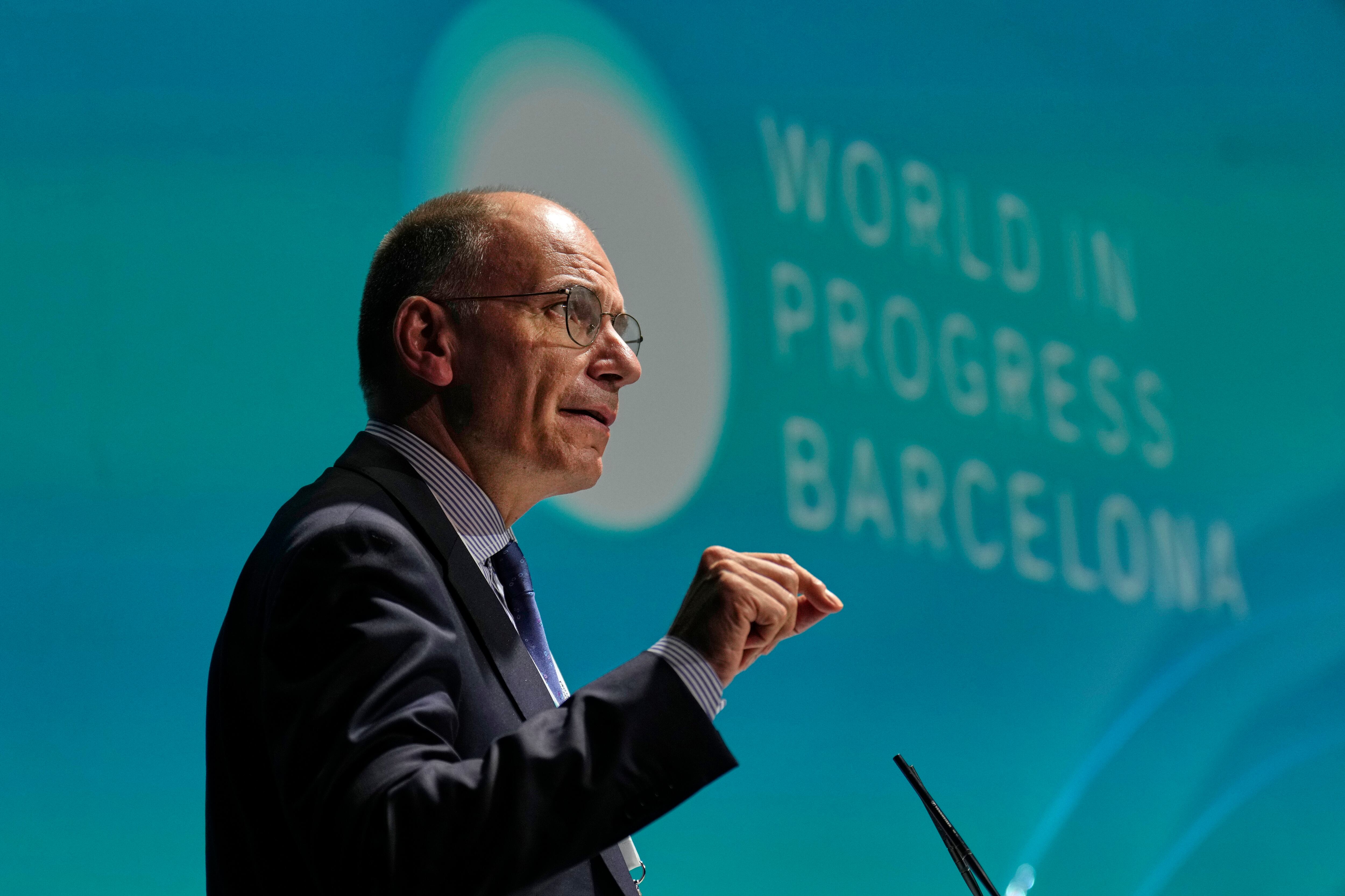 GRAFCAT9387. BARCELONA, 14/10/2024.- El exprimer ministro de Italia Enrico Letta durante su intervención en las jornadas "World in Progress Barcelona", un foro de debate impulsado por el Grupo PRISA sobre los retos de la globalización y la erosión de las democracias. EFE/Alejandro García