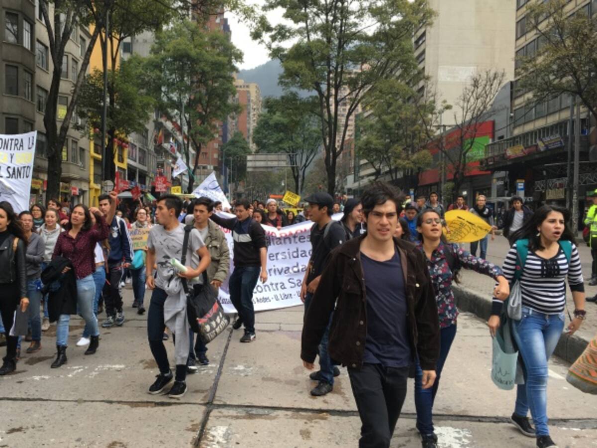 Grupos estudiantiles se movilizan masivamente en el marco de Paro Nacional