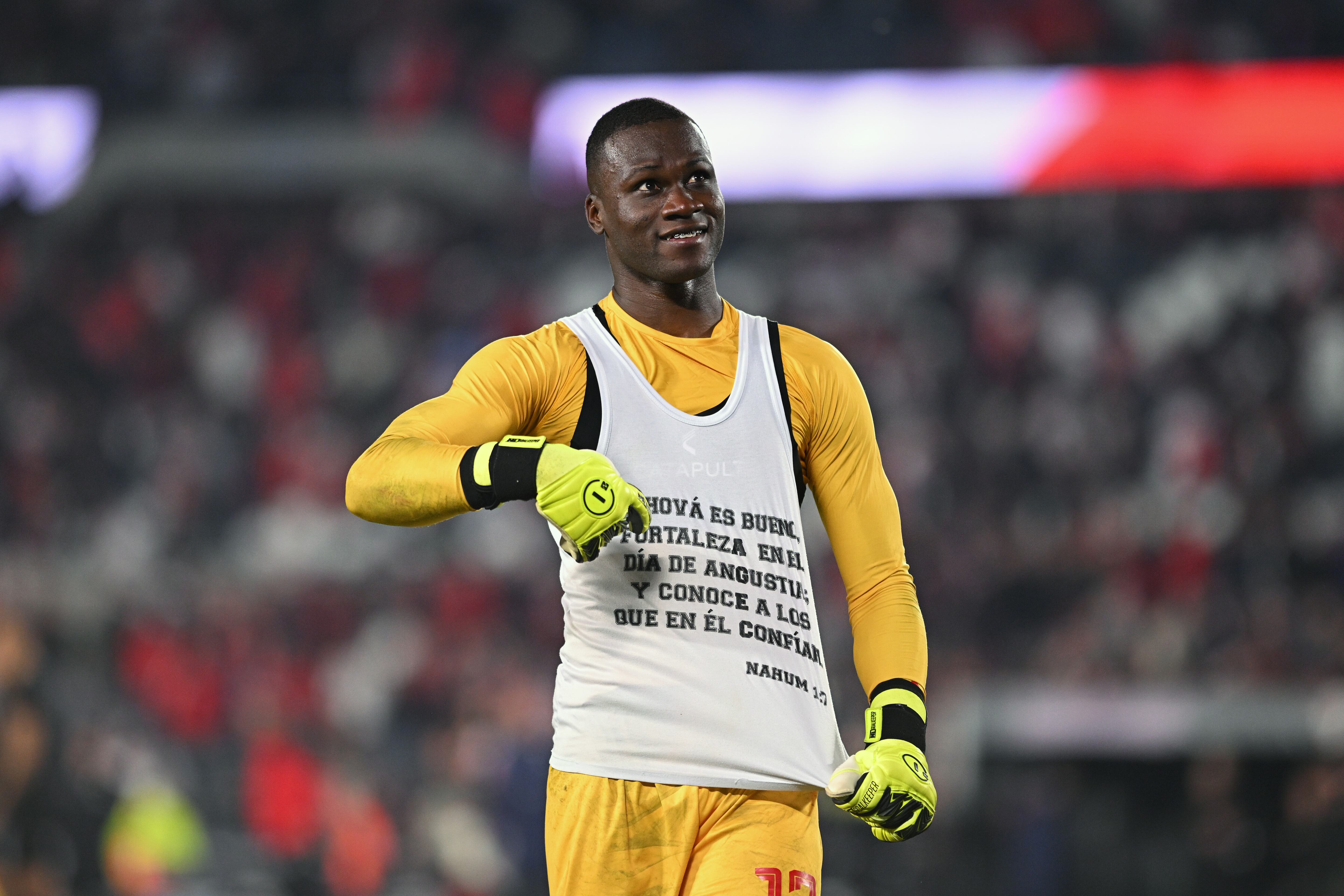 Wbeimar Asprilla celebra tras marcar el penalti definitivo en la clasificación a cuartos de final de la Copa Sudamericana. (Photo by Rodrigo Valle/Getty Images)