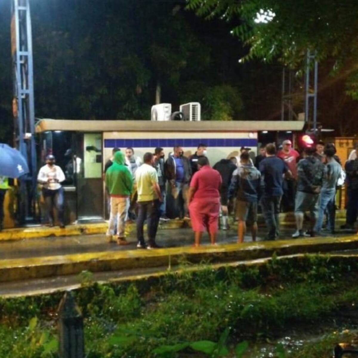 Retorna la movilidad en la vía Manizales - Medellín