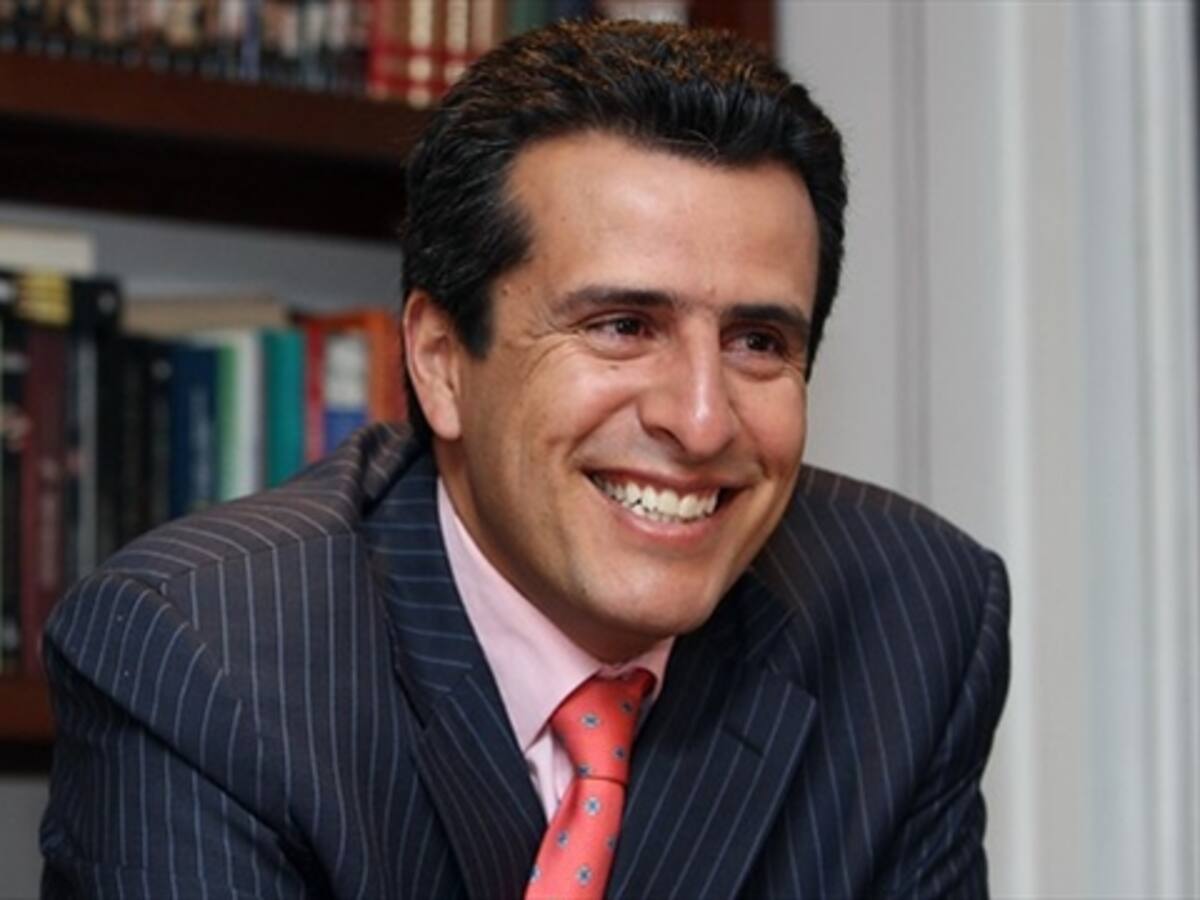 Velasco niega acusaciones de clientelismo en la Fiscalía