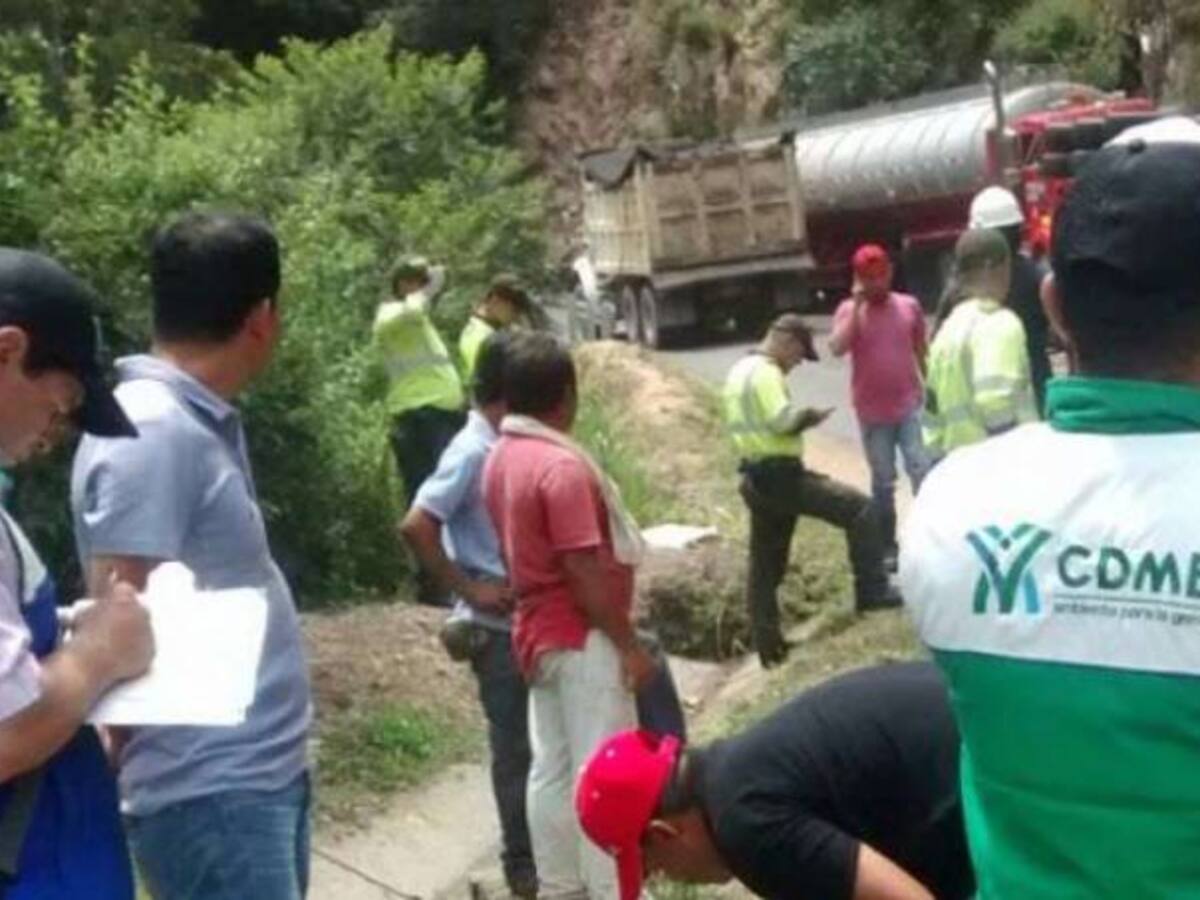 7.000 galones de Acpm caen al río Umpala, en Santander