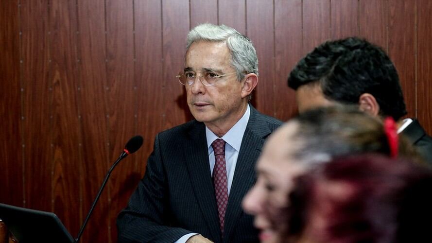 Álvaro Uribe propone no ampliar resguardos indígenas en el país. Foto: Colprensa
