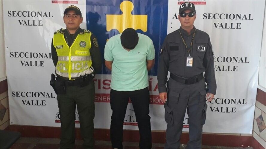 Capturan a policía por presunto abuso sexual a una menor. Foto: Cortesía de Fiscalía