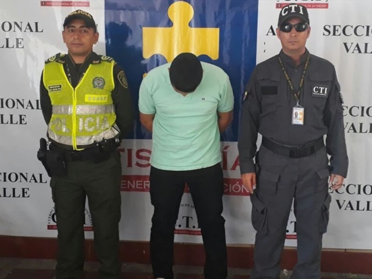 Capturan a policía por presunto abuso sexual a una menor en Buga