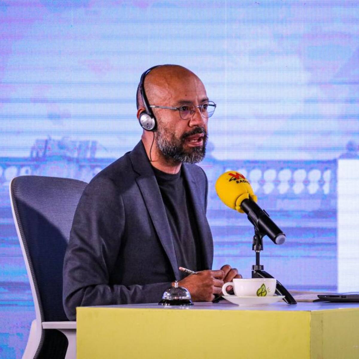 “Nos dieron gato por liebre con la paz y la corrupción”: Juan Pablo Calvás sobre nuevo libro