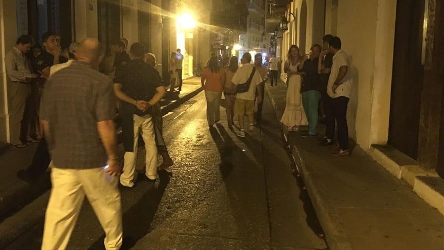 Propietarios de restaurantes de la calle del colegio en el centro histórico de Cartagena, aseguran que la Electricaribe no ha tomado acciones. Foto: Cortesía/  Alejandro Ramírez.