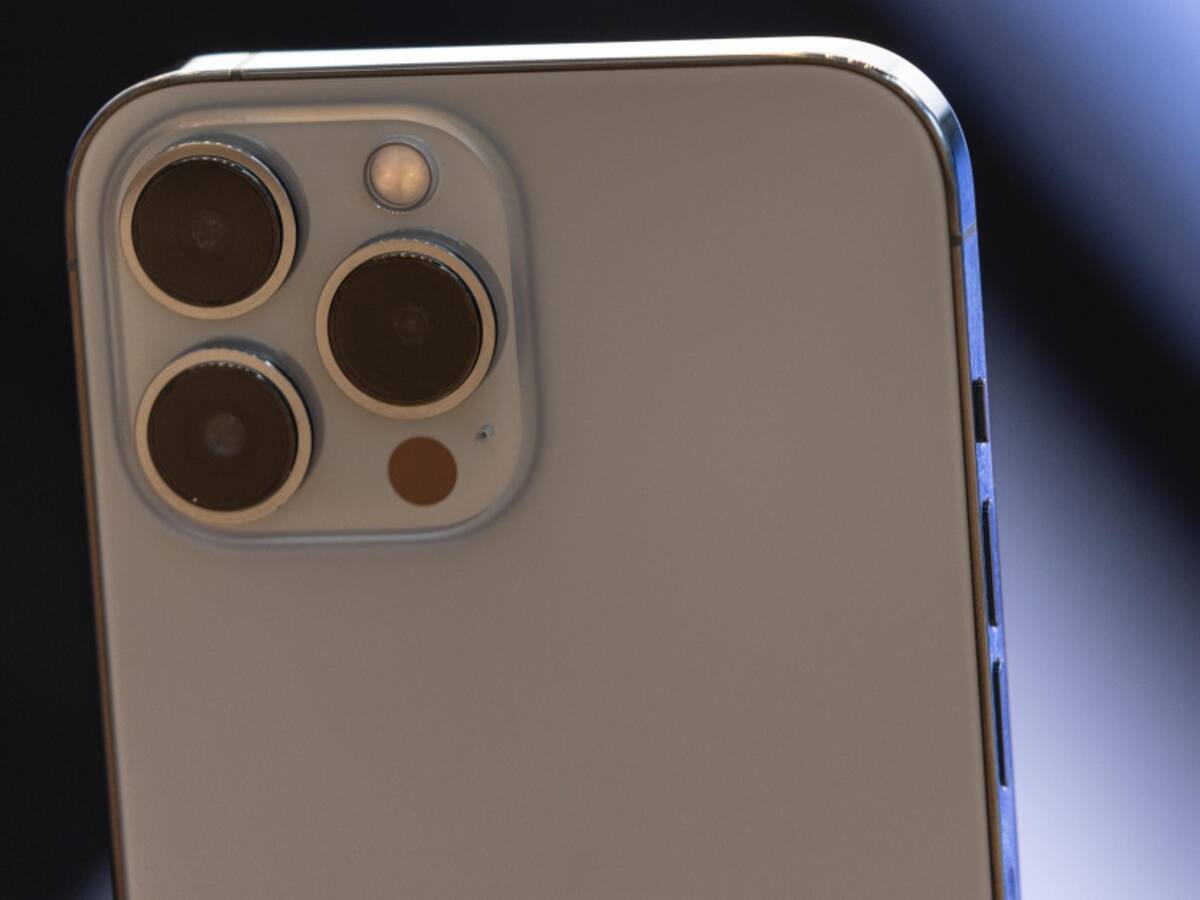 Más de USD $6.500 millones habría ganado Apple por no incluir cargadores