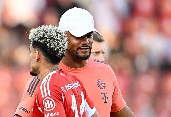 Luis Díaz y el técnico del Bayern Múnich, Vincent Kompany / Getty Images