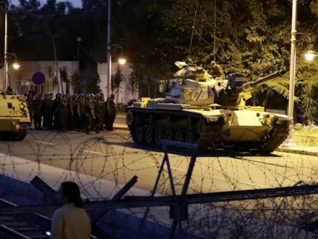 Golpe en Turquía, Ejército asegura que controla el país