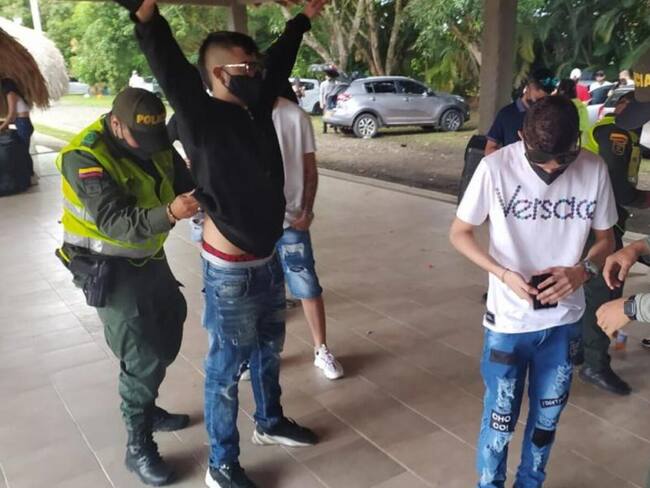 50 jóvenes fueron multados en una fiesta en Pereira durante toque de queda