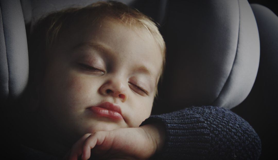 Bebé nace en un carro Tesla debido al tráfico de Nueva York