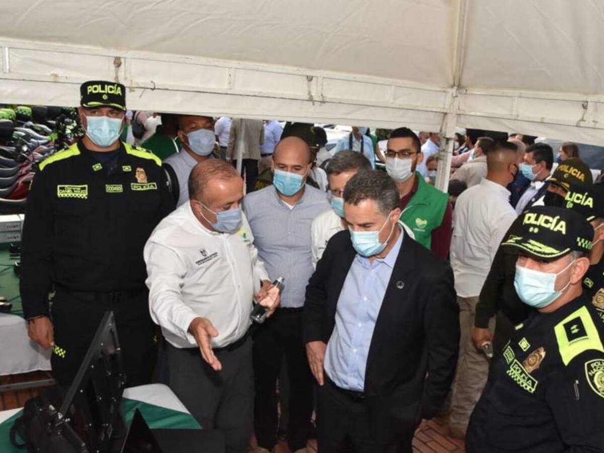 Gobernación entrega vehículos a Policía, Ejército y Fiscalía