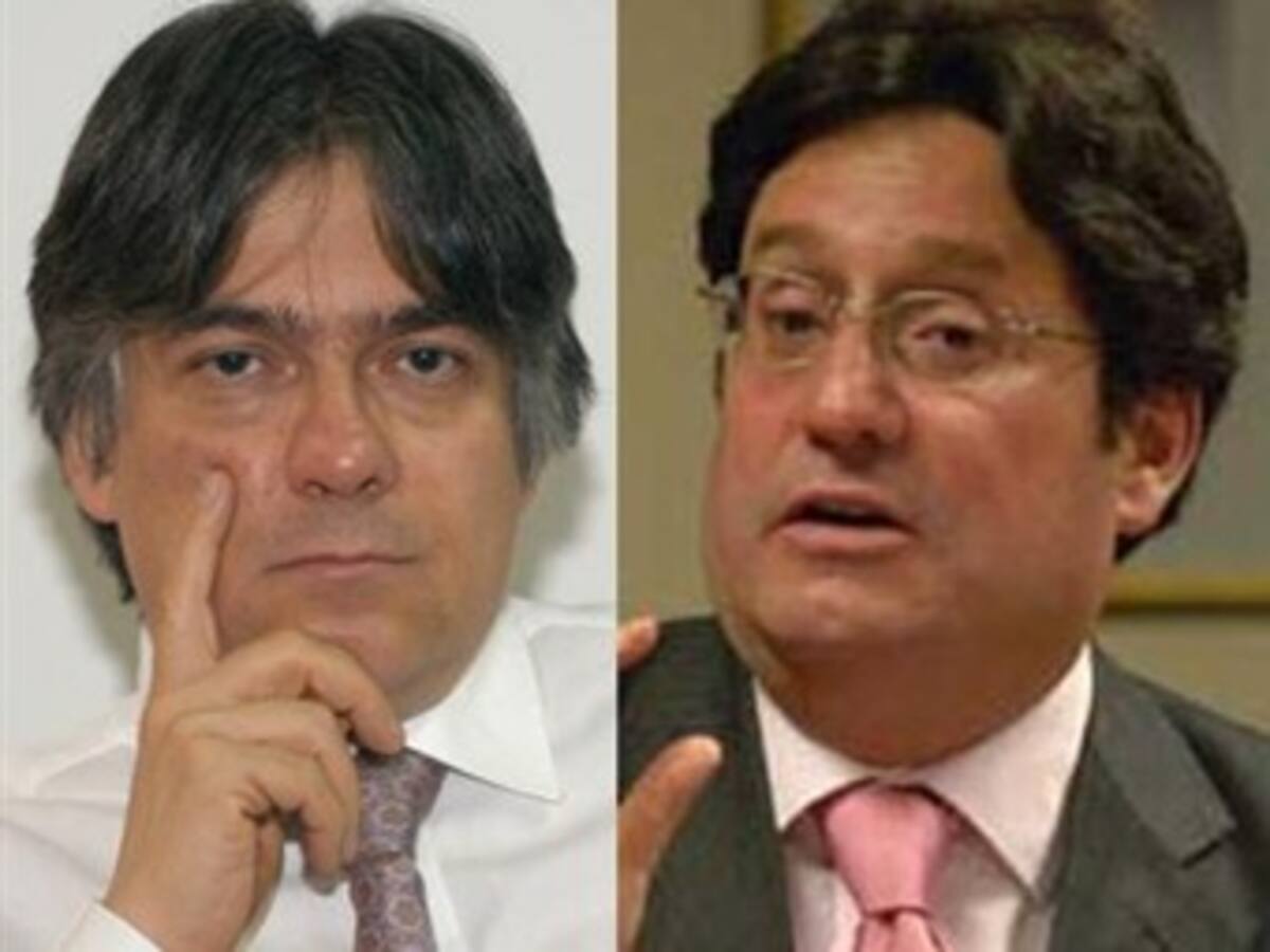 Fuerte agarrón entre Francisco Santos y Ramiro Bejarano por tema de las 'chuzadas'.